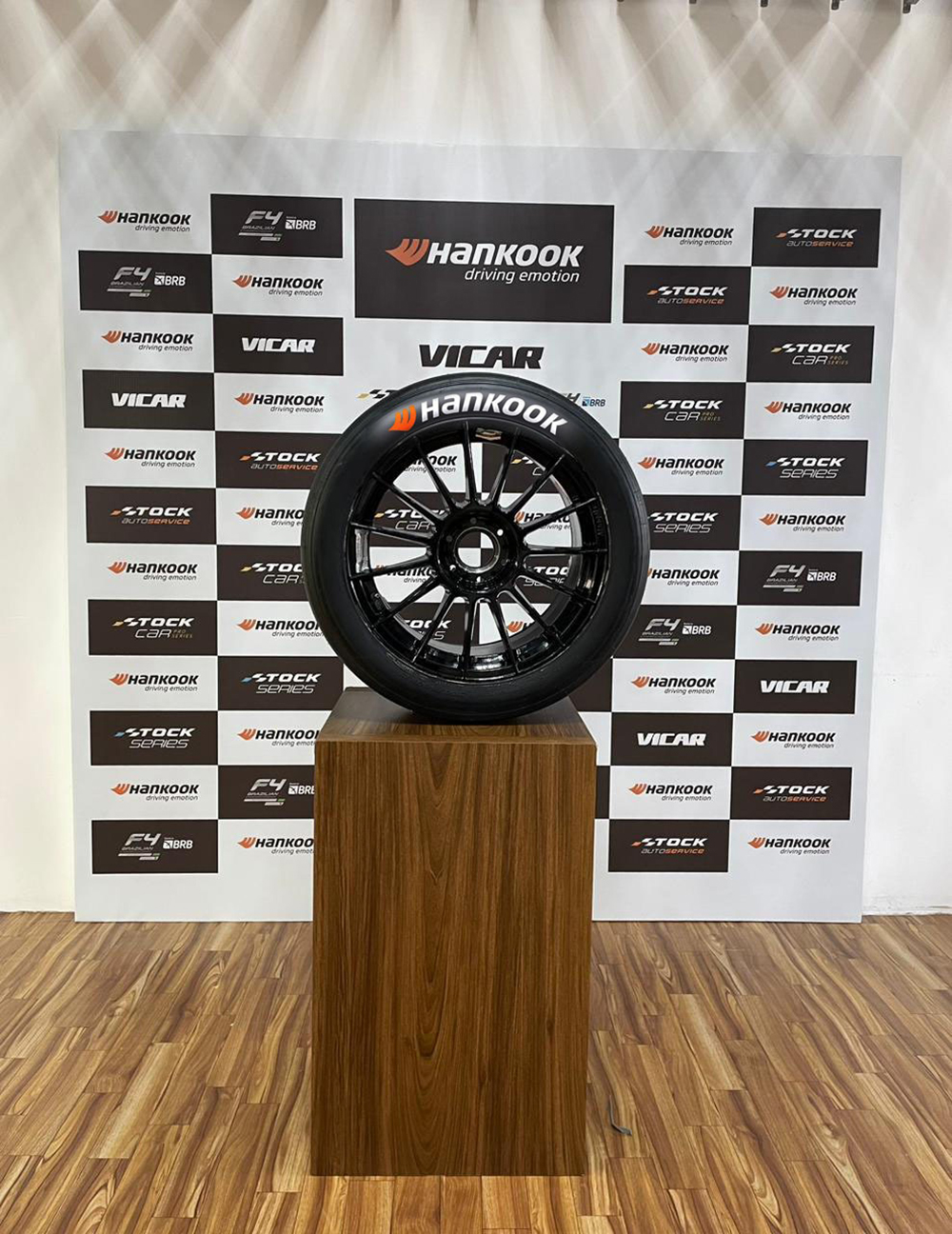 hankooktire'sracingtireventusf200