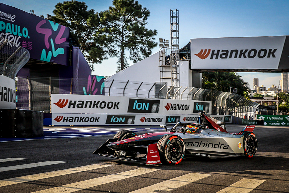 Espectacular_samba_al_rojo_vivo_para_Hankook_en_el_E-Prix_de_São_Paulo_en_Brasil